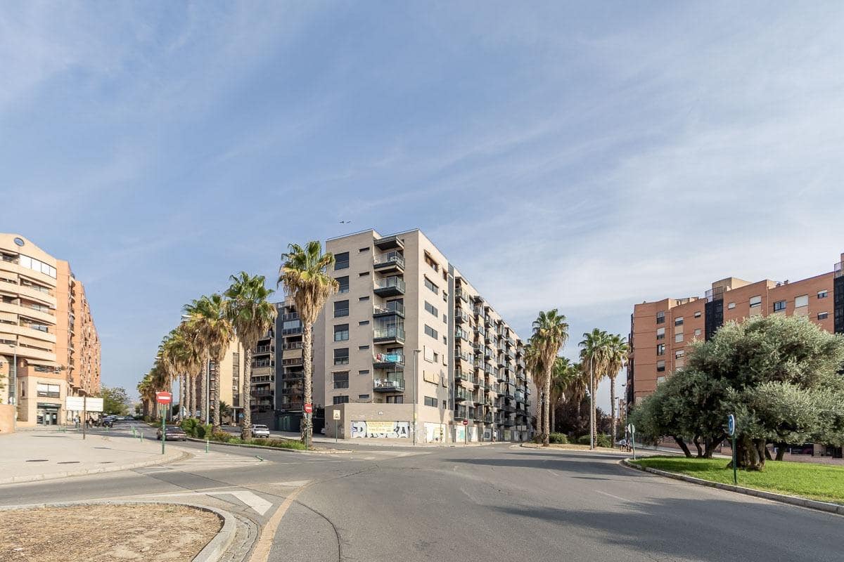 2 soveværelse Lejlighed til salg i Granada by med swimmingpool garage - € 299.000 (Ref: 9695293)