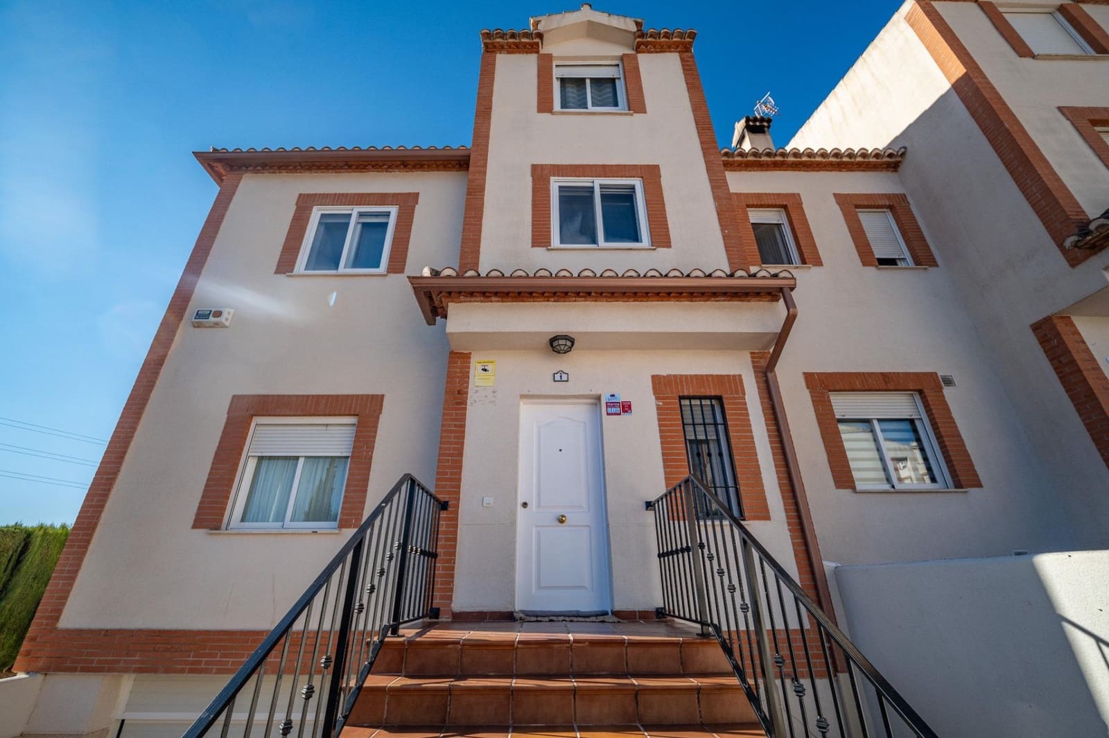 5 bedroom Semi-detached Villa for sale in Atarfe with garage - € 338,900 (Ref: 9711937)