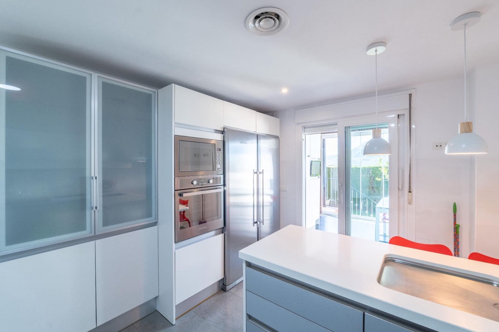 5 bedroom Semi-detached Villa for sale in Atarfe with garage - € 338,900 (Ref: 9711937)