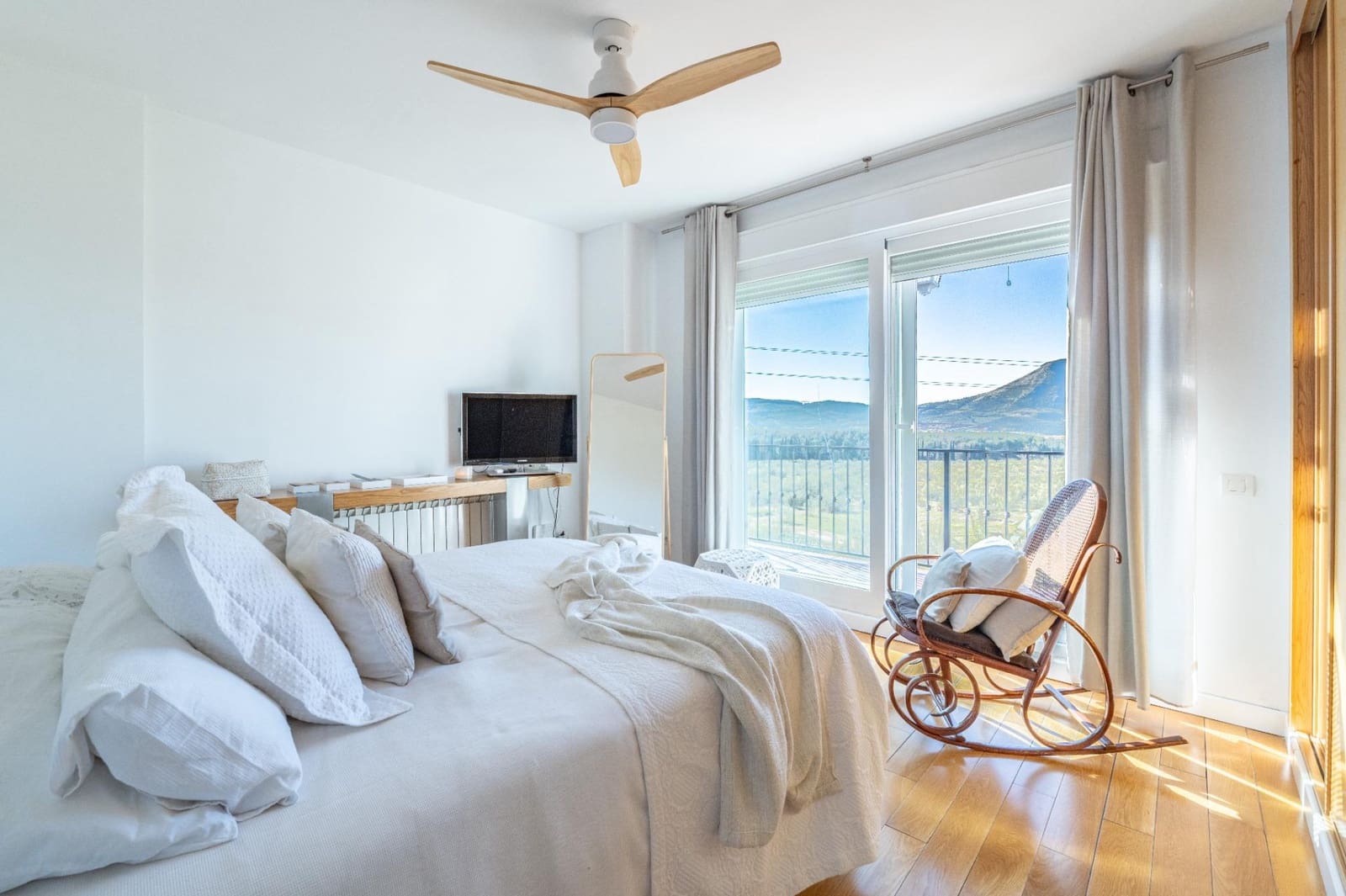 5 bedroom Semi-detached Villa for sale in Atarfe with garage - € 338,900 (Ref: 9711937)