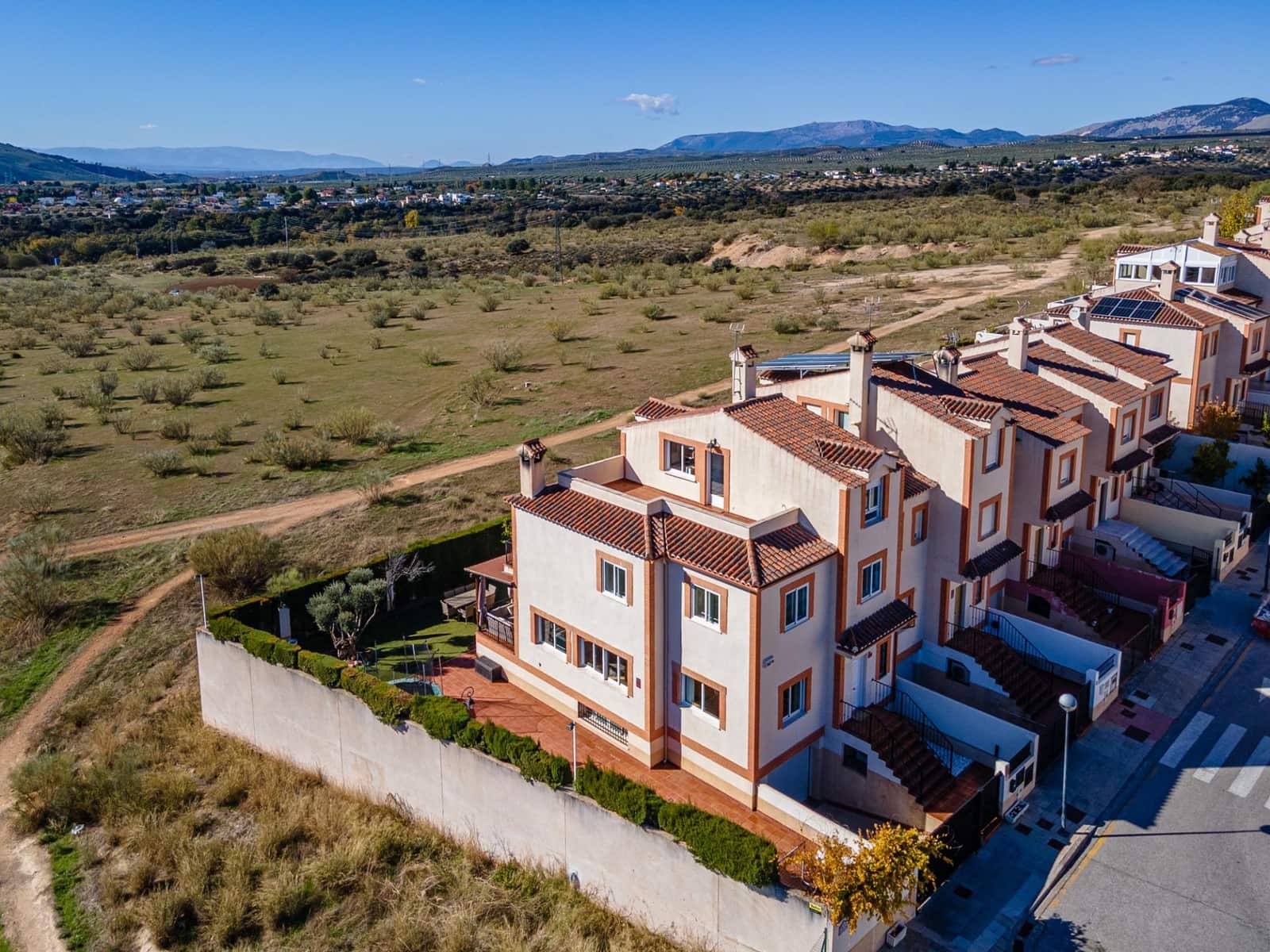 5 bedroom Semi-detached Villa for sale in Atarfe with garage - € 338,900 (Ref: 9711937)