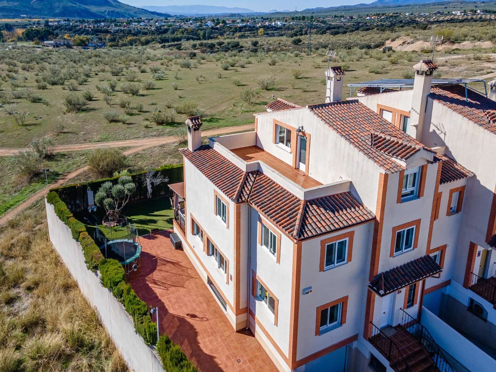 5 bedroom Semi-detached Villa for sale in Atarfe with garage - € 338,900 (Ref: 9711937)