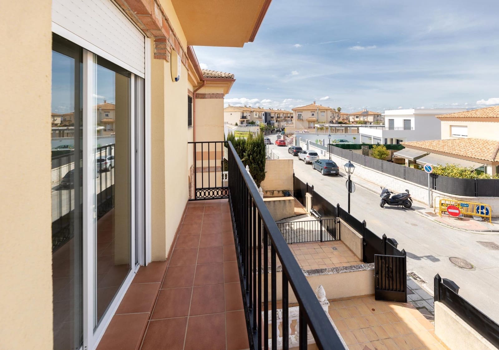 3 bedroom Villa for sale in Ogijares with garage - € 329,000 (Ref: 9711938)