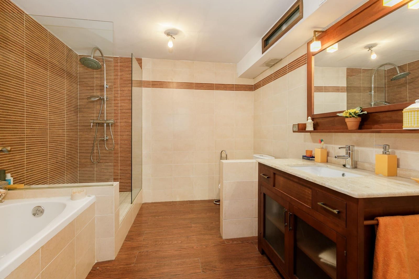 5 chambre Villa/Maison Mitoyenne à vendre à Grenade ville avec garage - 365 000 € (Ref: 9714893)