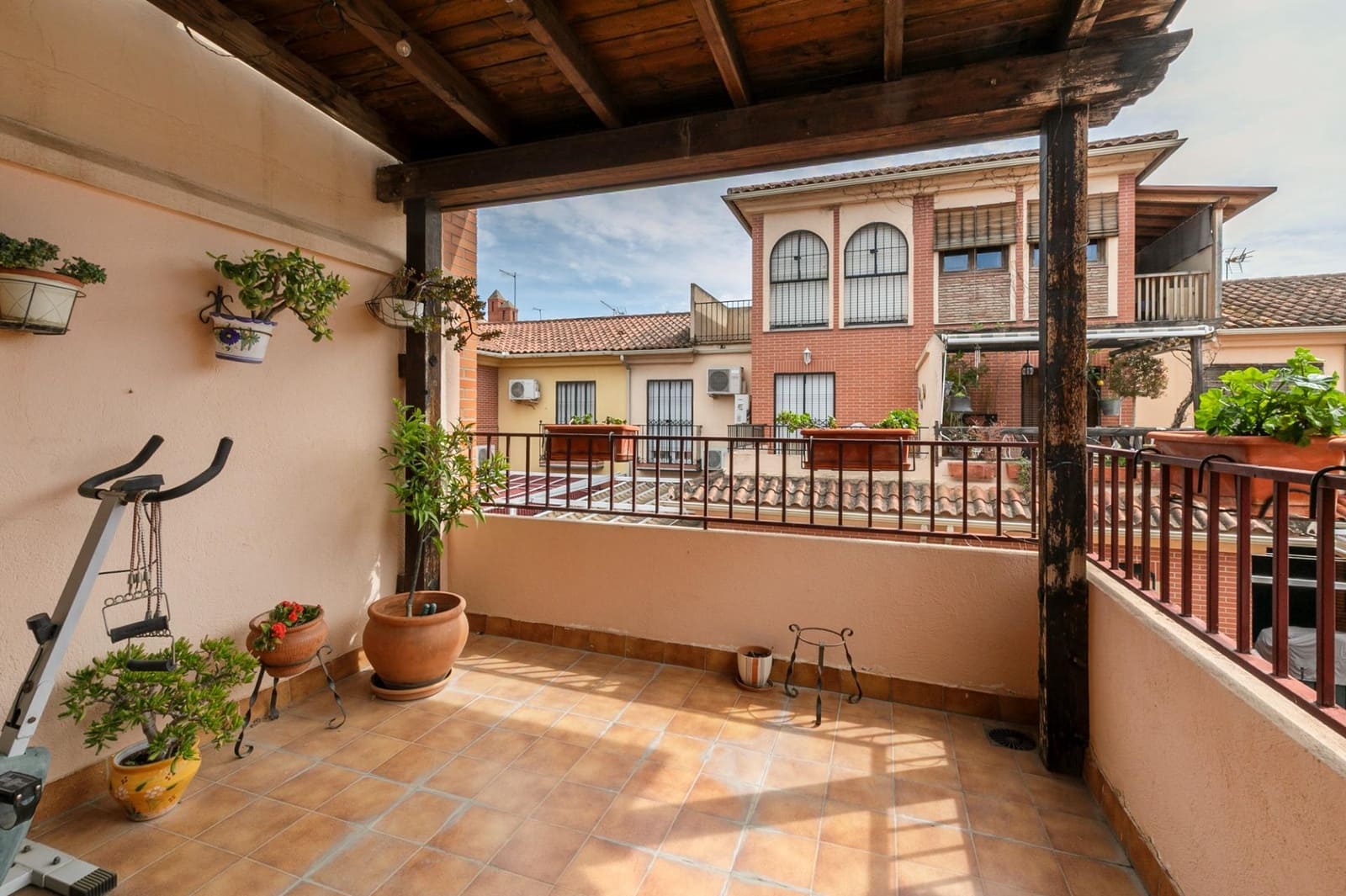 5 chambre Villa/Maison Mitoyenne à vendre à Grenade ville avec garage - 365 000 € (Ref: 9714893)