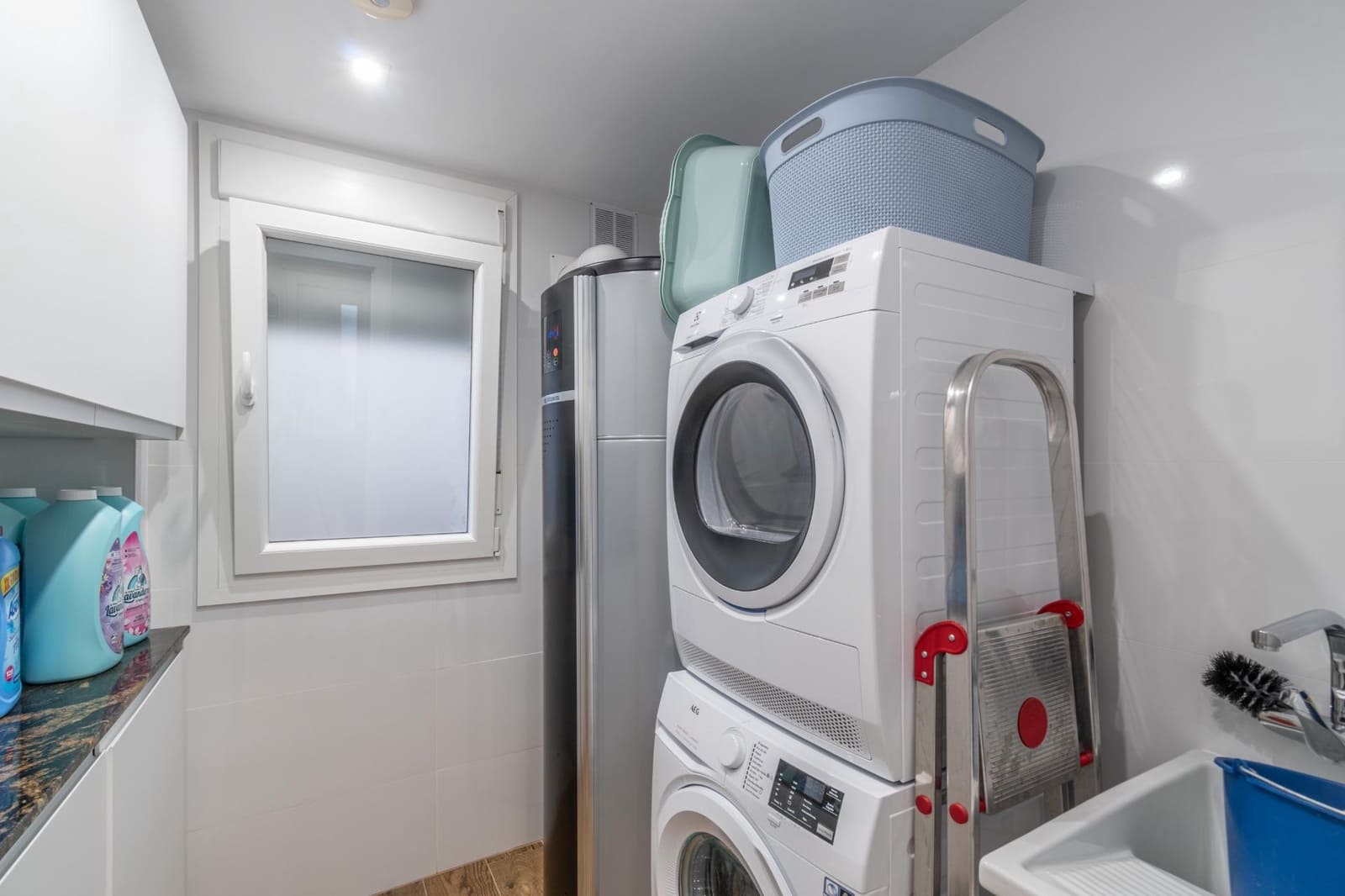 4 bedroom Villa for sale in Peligros with garage - € 349,000 (Ref: 9714895)