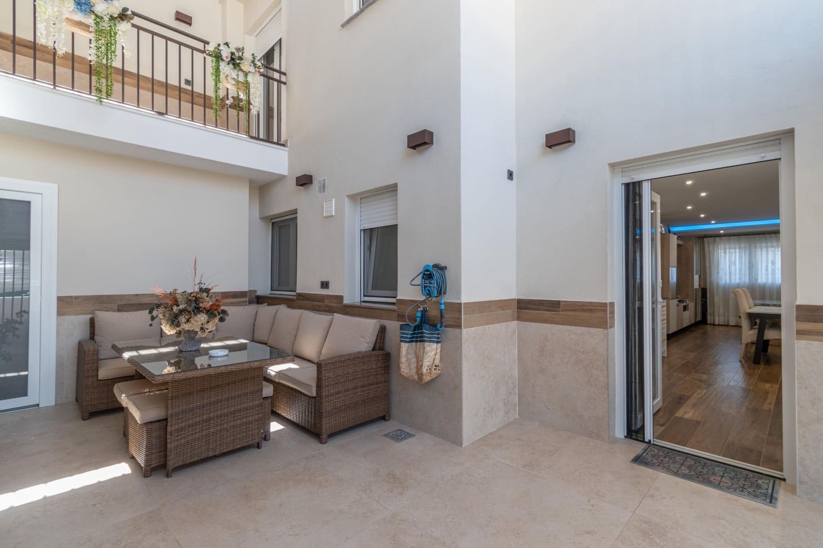 4 bedroom Villa for sale in Peligros with garage - € 349,000 (Ref: 9714895)