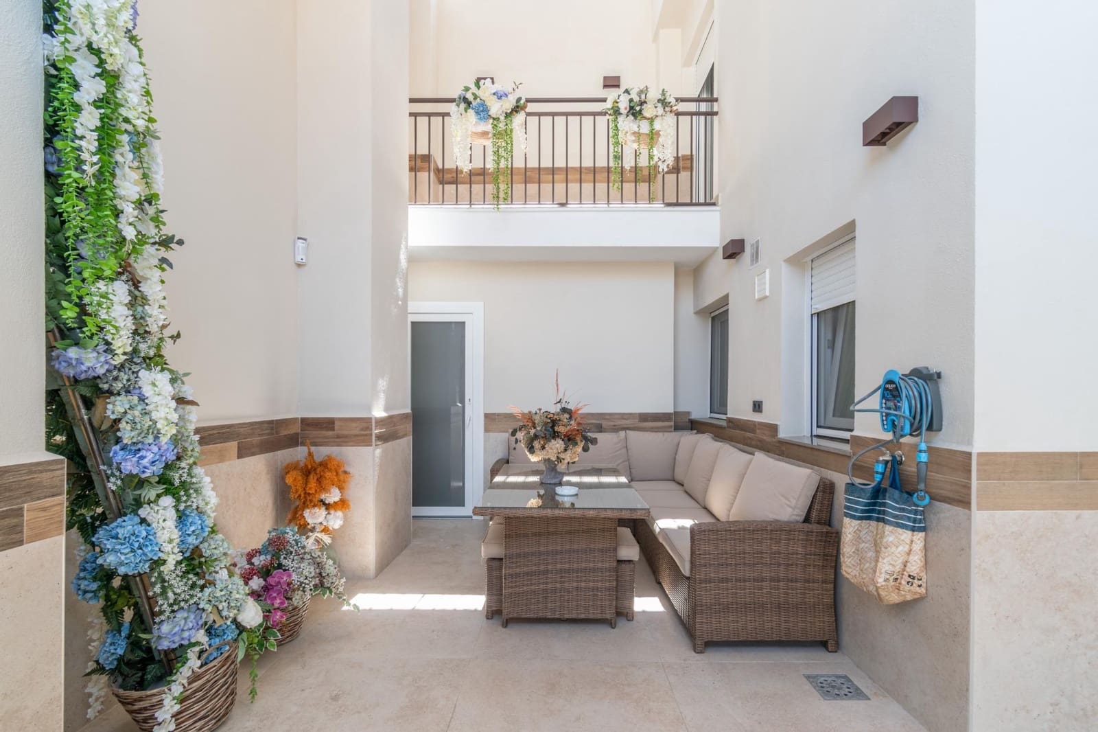 4 bedroom Villa for sale in Peligros with garage - € 349,000 (Ref: 9714895)