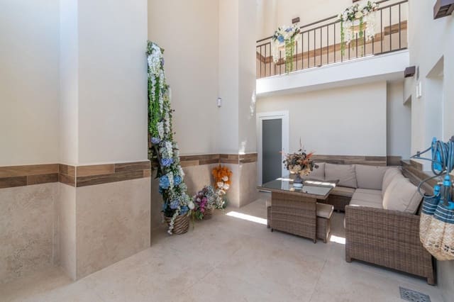 4 soverom Villa til salgs i Peligros med garasje - € 349 000 (Ref: 9714895)