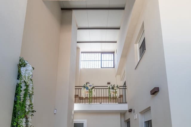 4 soverom Villa til salgs i Peligros med garasje - € 349 000 (Ref: 9714895)