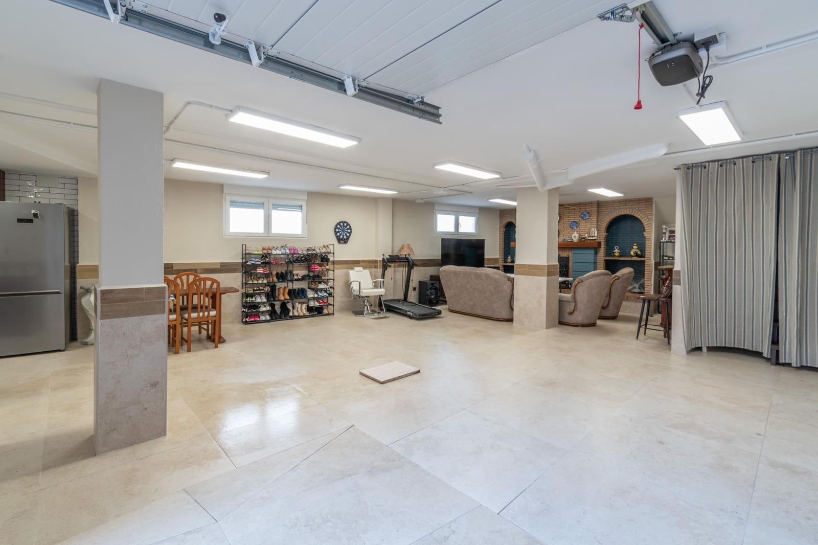 4 bedroom Villa for sale in Peligros with garage - € 349,000 (Ref: 9714895)