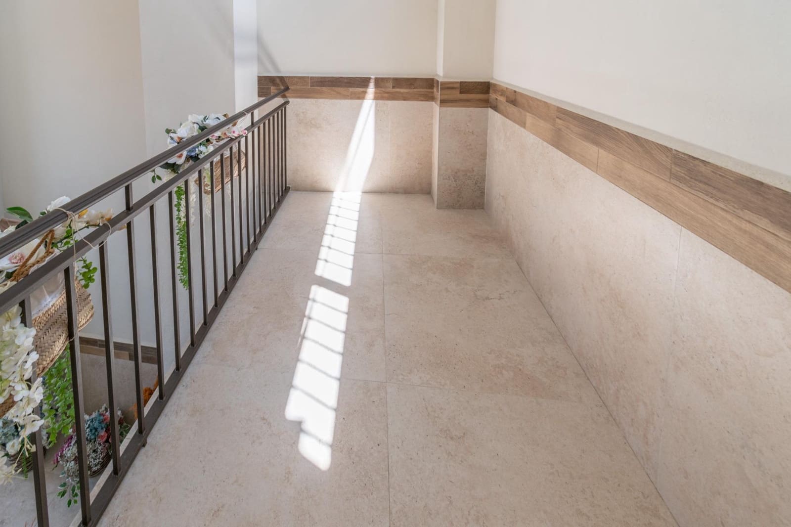 4 bedroom Villa for sale in Peligros with garage - € 349,000 (Ref: 9714895)