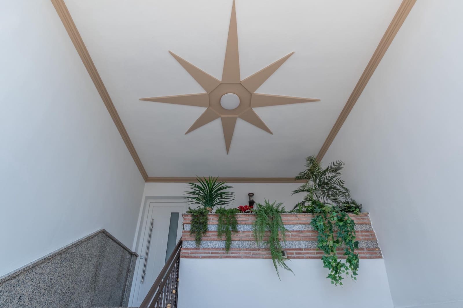 4 bedroom Villa for sale in Peligros with garage - € 349,000 (Ref: 9714895)