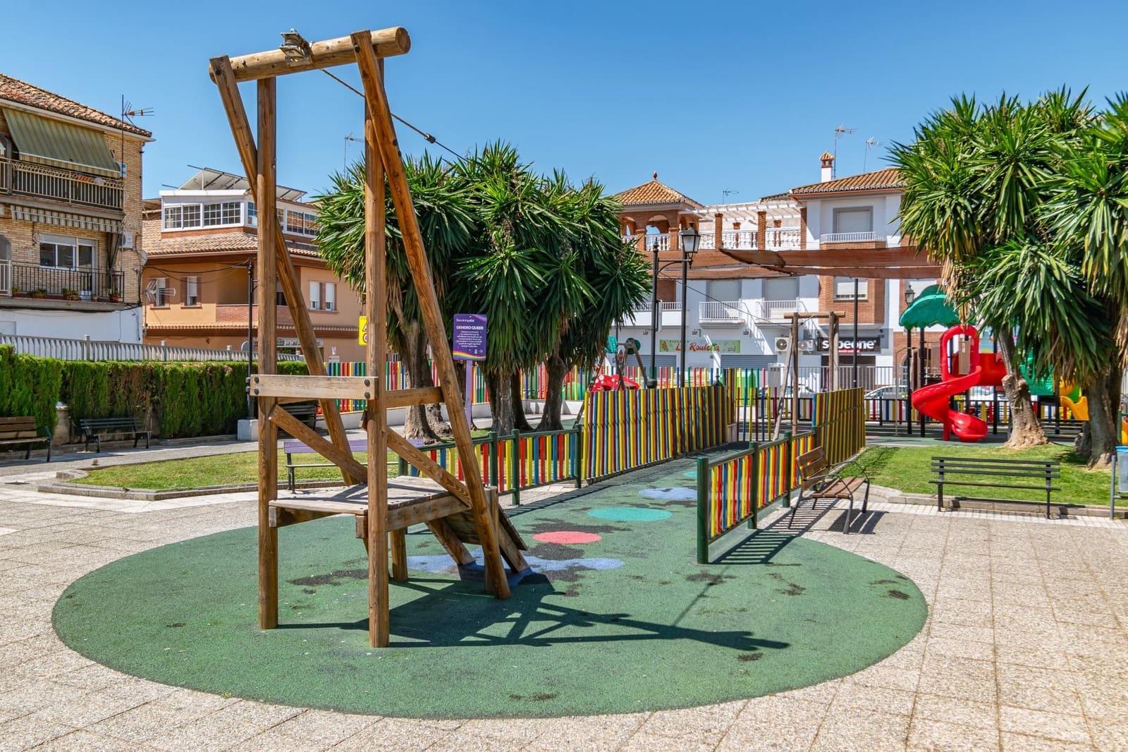 4 bedroom Villa for sale in Peligros with garage - € 349,000 (Ref: 9714895)