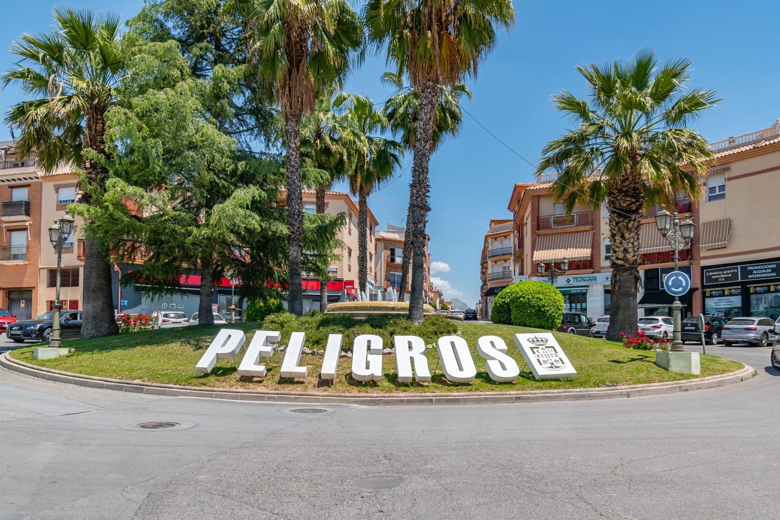 4 bedroom Villa for sale in Peligros with garage - € 349,000 (Ref: 9714895)