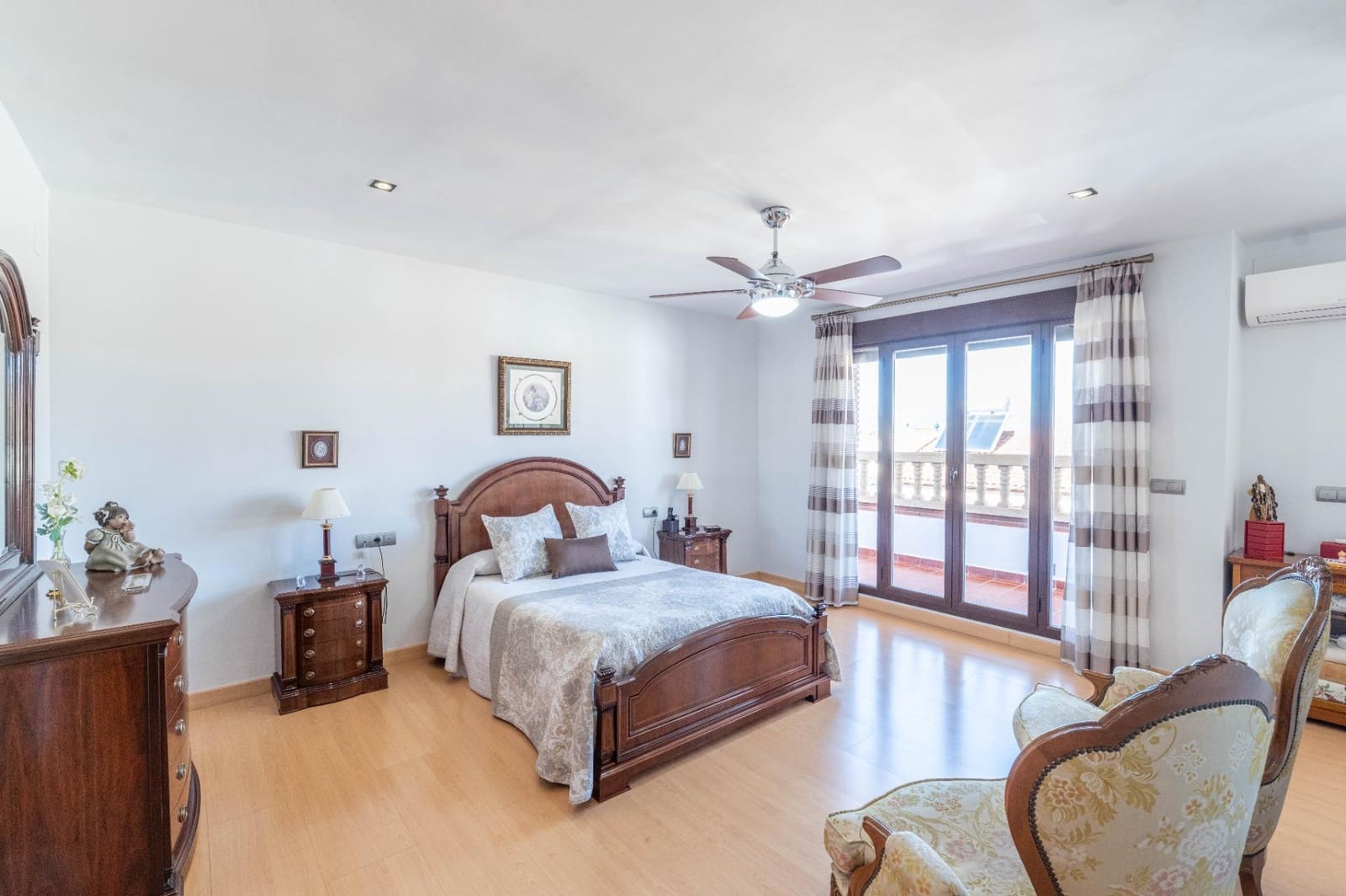 3 slaapkamer Villa te koop in Albolote met zwembad garage - € 455.000 (Ref: 9714897)