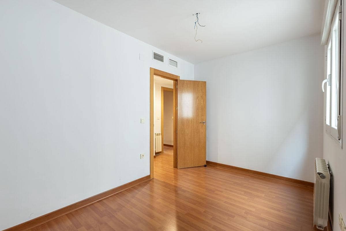 3 bedroom Penthouse for sale in Granada city with pool garage - € 397,500 (Ref: 9719884)