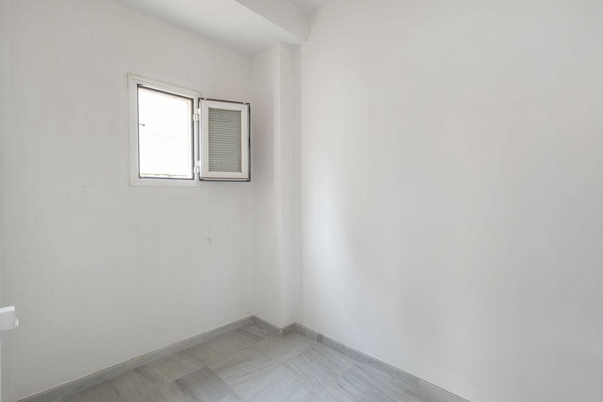 3 bedroom Penthouse for sale in Granada city with pool garage - € 397,500 (Ref: 9719884)