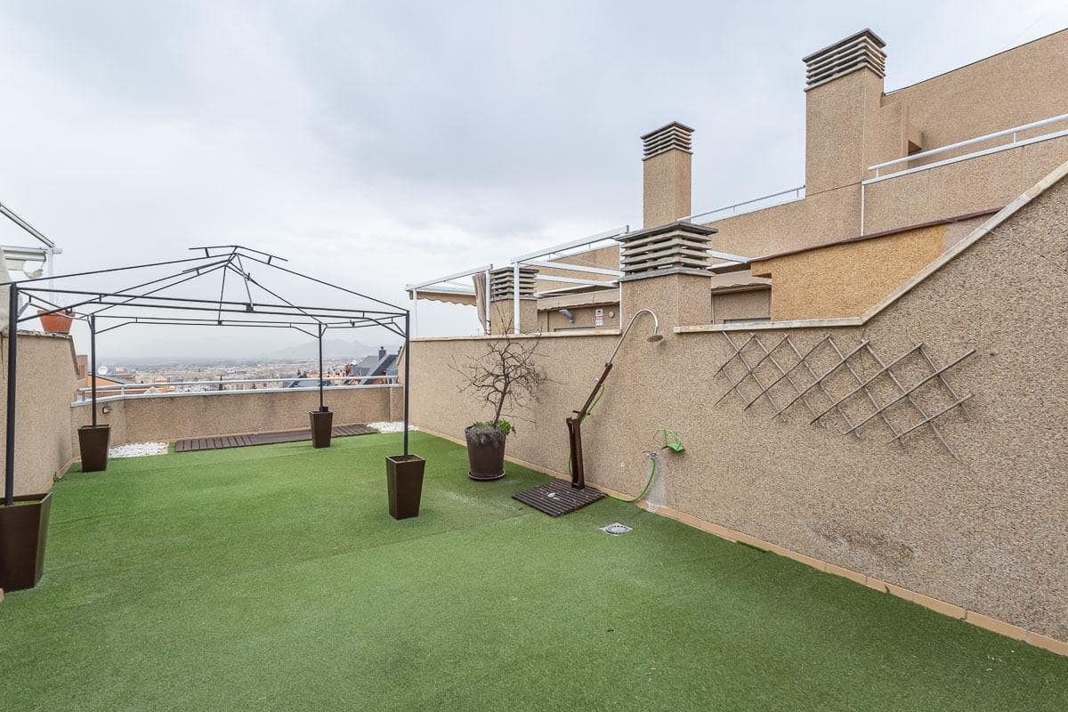 3 bedroom Penthouse for sale in Granada city with pool garage - € 397,500 (Ref: 9719884)