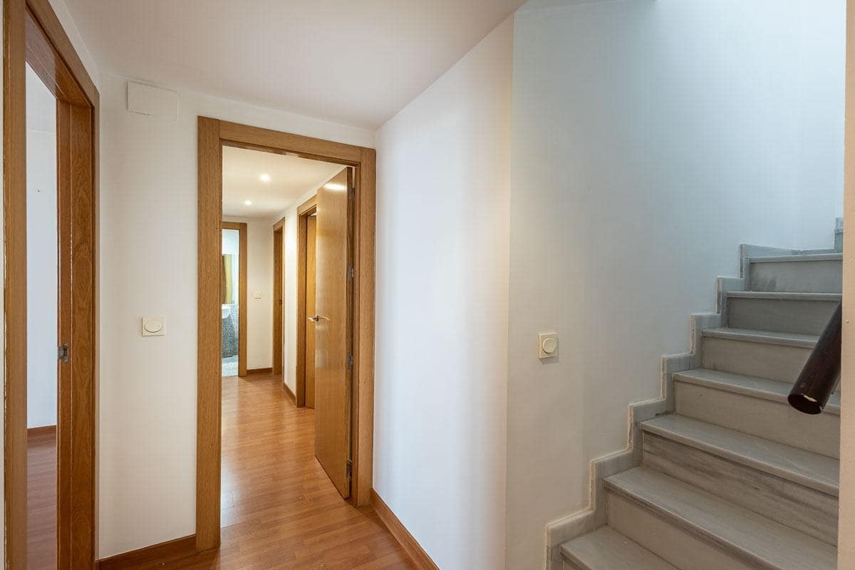 3 bedroom Penthouse for sale in Granada city with pool garage - € 397,500 (Ref: 9719884)