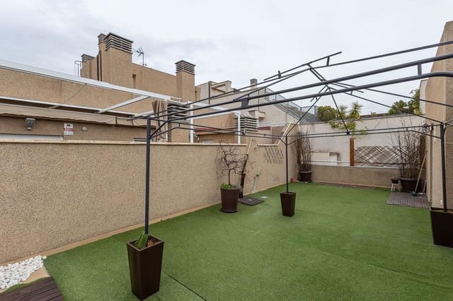 3 bedroom Penthouse for sale in Granada city with pool garage - € 397,500 (Ref: 9719884)