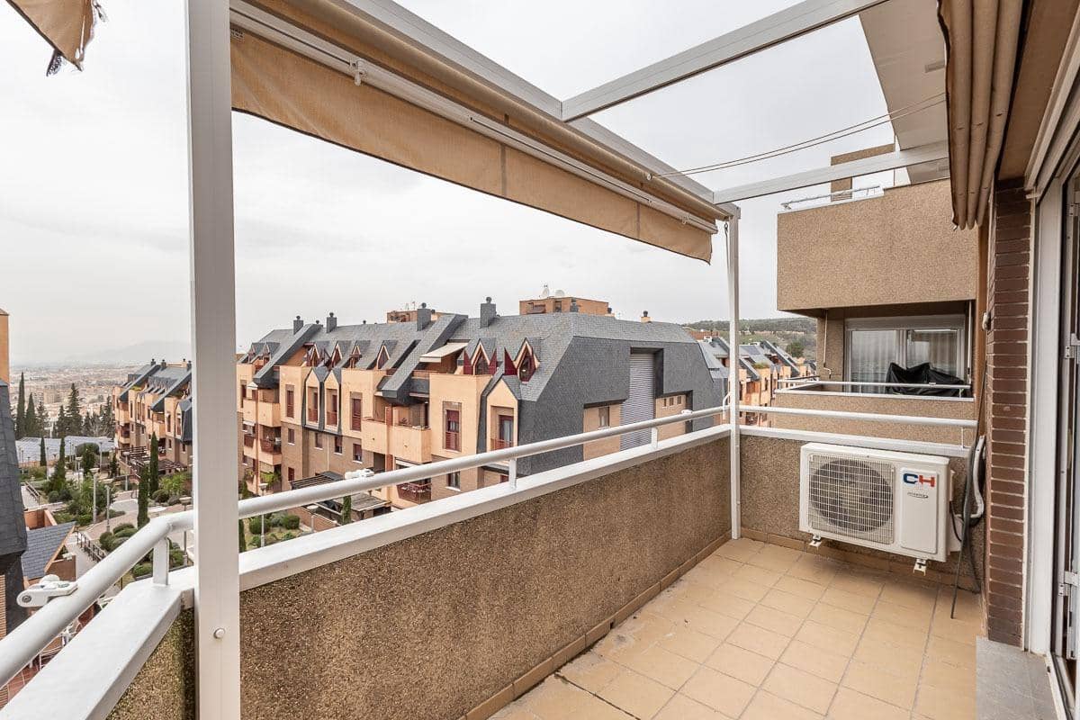 3 bedroom Penthouse for sale in Granada city with pool garage - € 397,500 (Ref: 9719884)