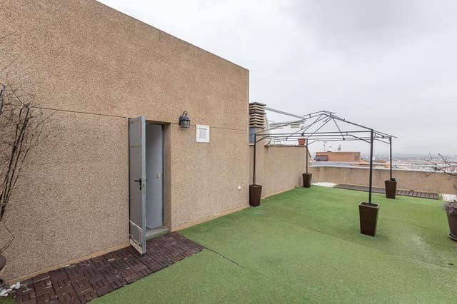 3 bedroom Penthouse for sale in Granada city with pool garage - € 397,500 (Ref: 9719884)