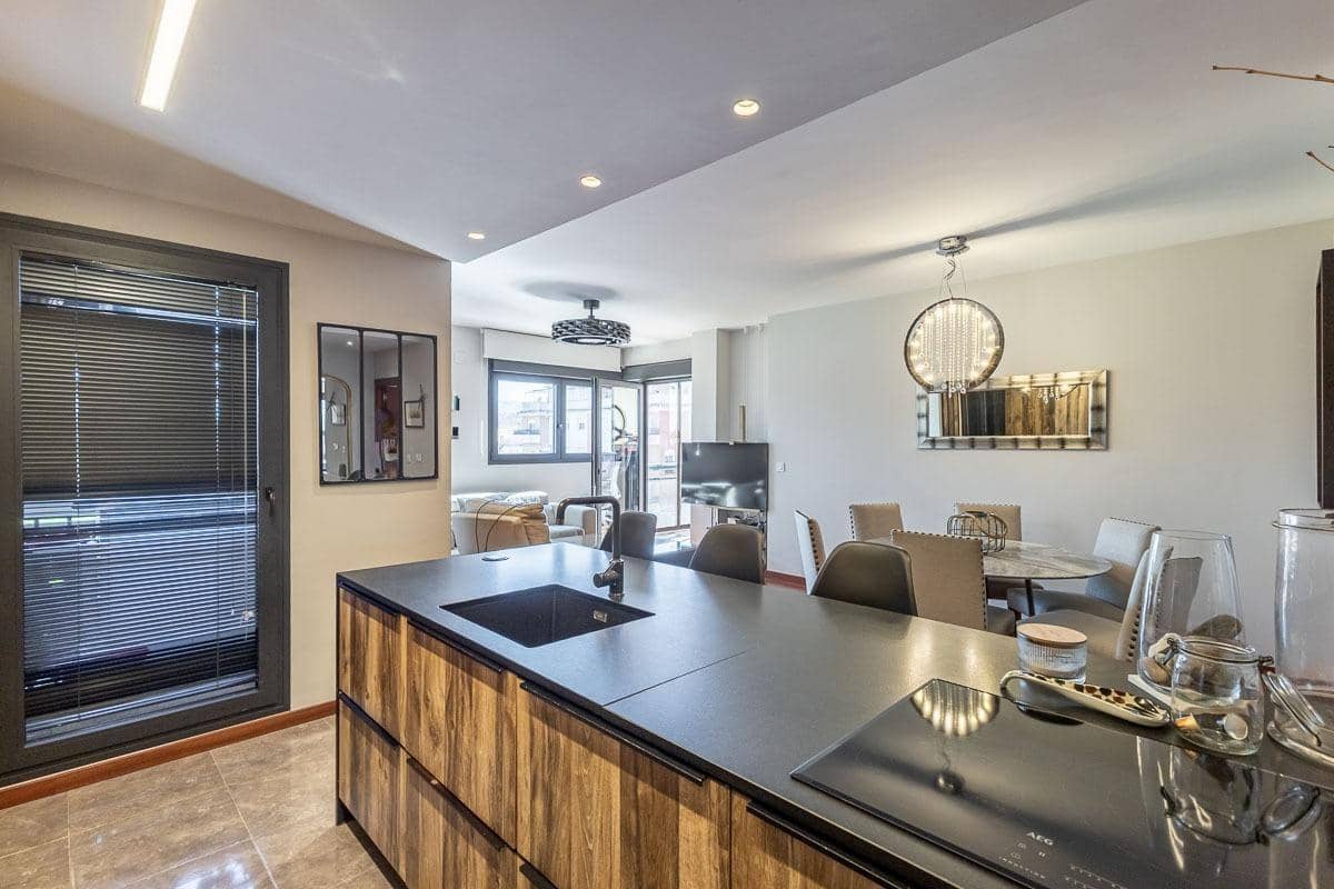 4 chambre Appartement à vendre à Grenade ville avec piscine garage - 540 000 € (Ref: 9726617)