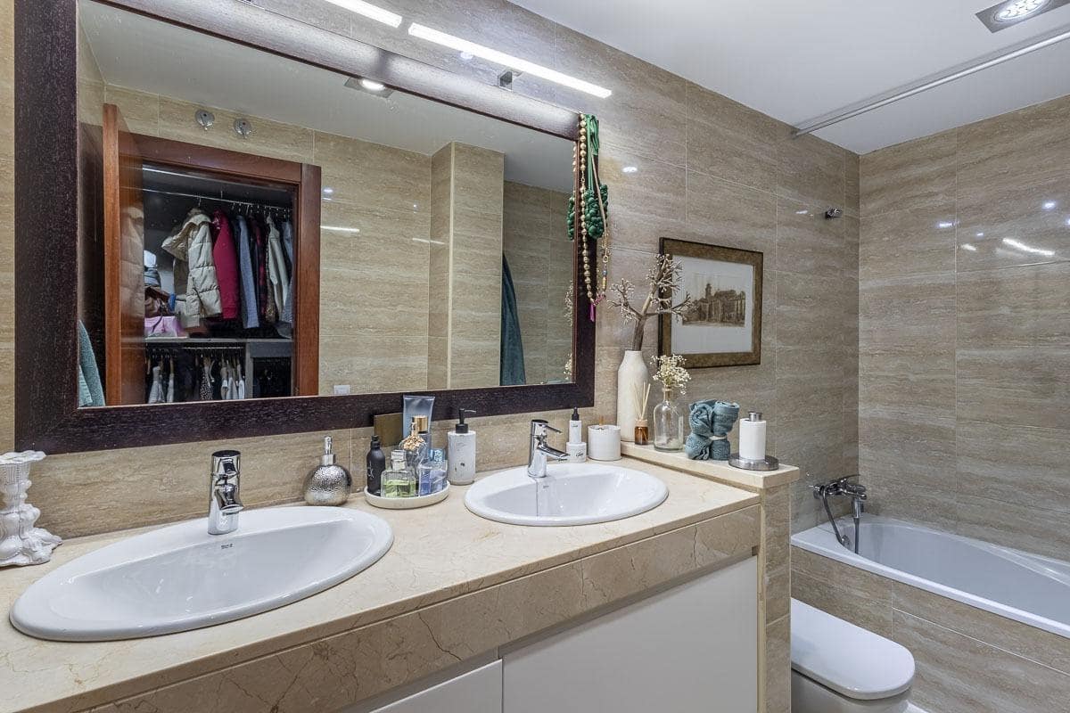 4 chambre Appartement à vendre à Grenade ville avec piscine garage - 540 000 € (Ref: 9726617)