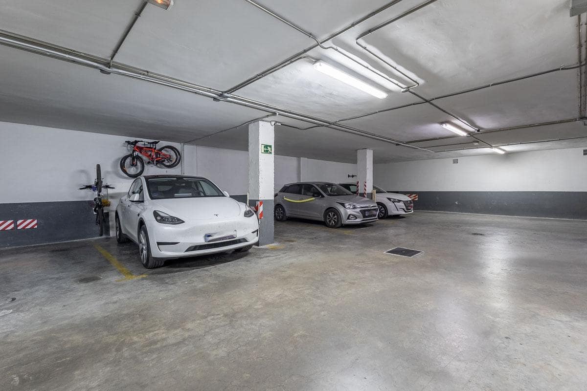 4 chambre Appartement à vendre à Grenade ville avec piscine garage - 540 000 € (Ref: 9726617)