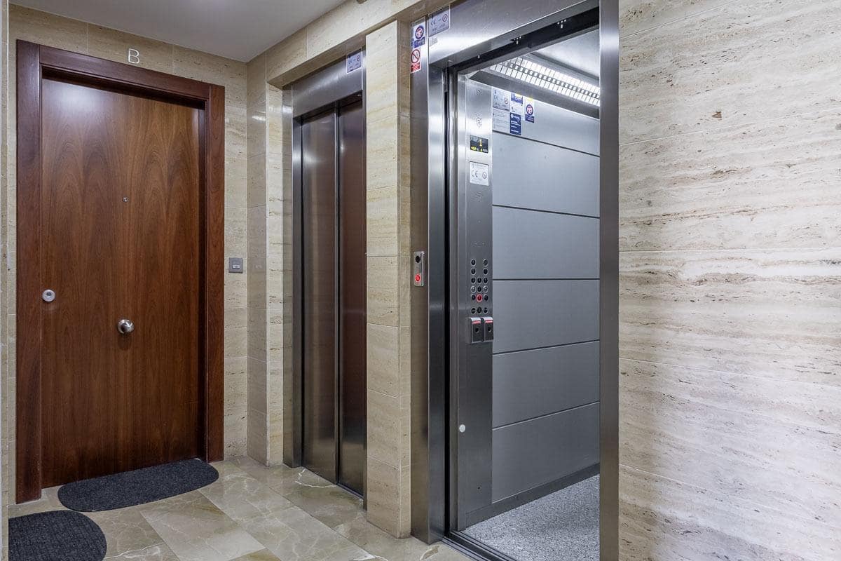 4 chambre Appartement à vendre à Grenade ville avec piscine garage - 540 000 € (Ref: 9726617)