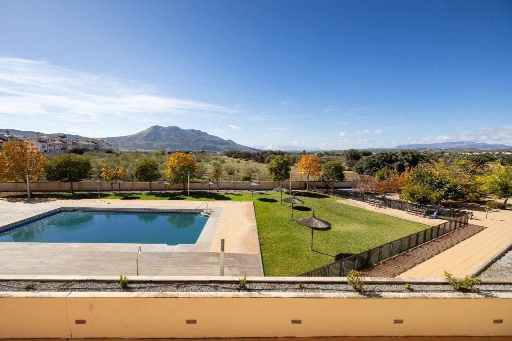 3 bedroom Flat for sale in Atarfe with pool garage - € 199,500 (Ref: 9726619)