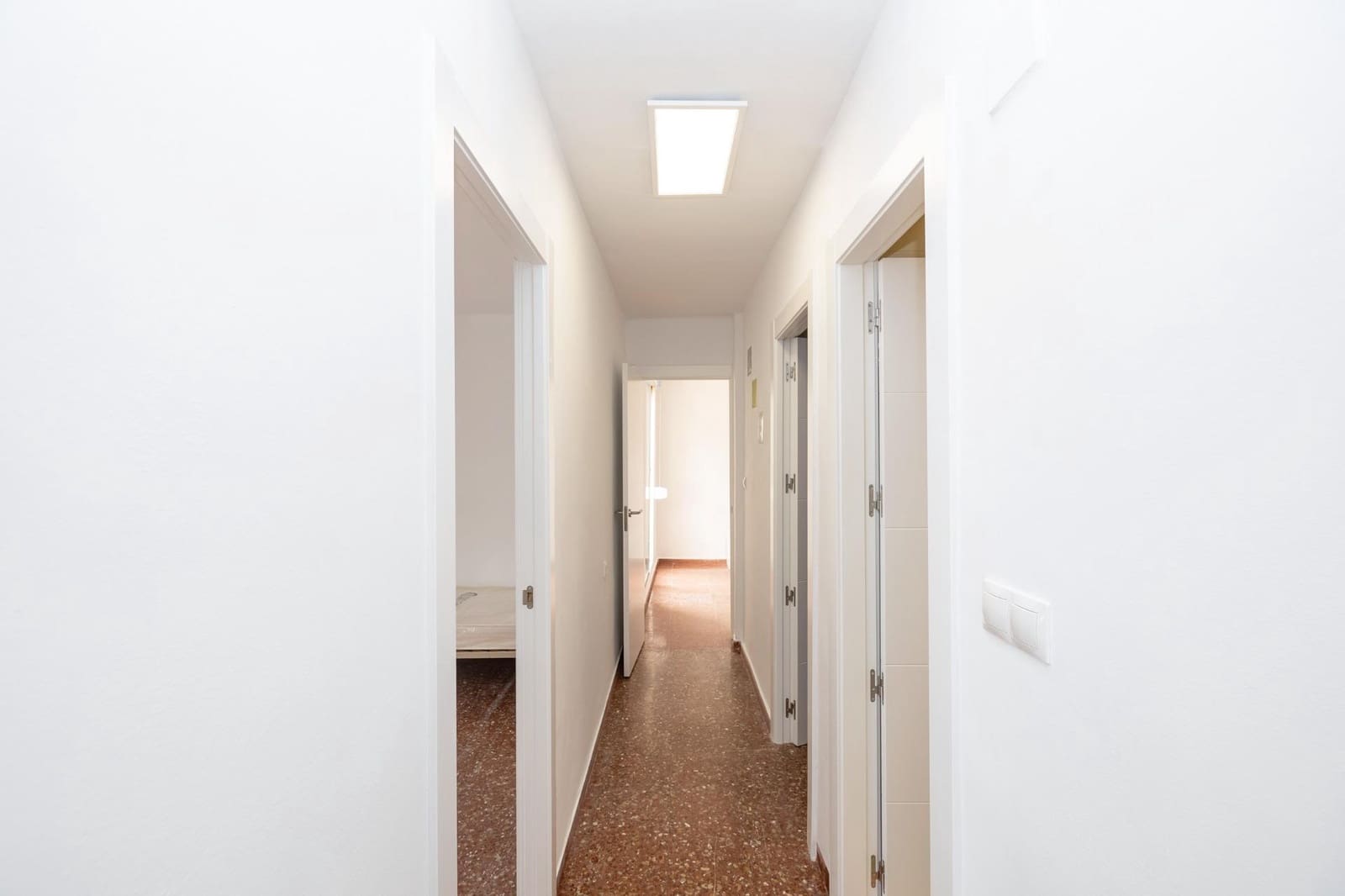 3 bedroom Flat for sale in Granada city with garage - € 130,000 (Ref: 9732066)