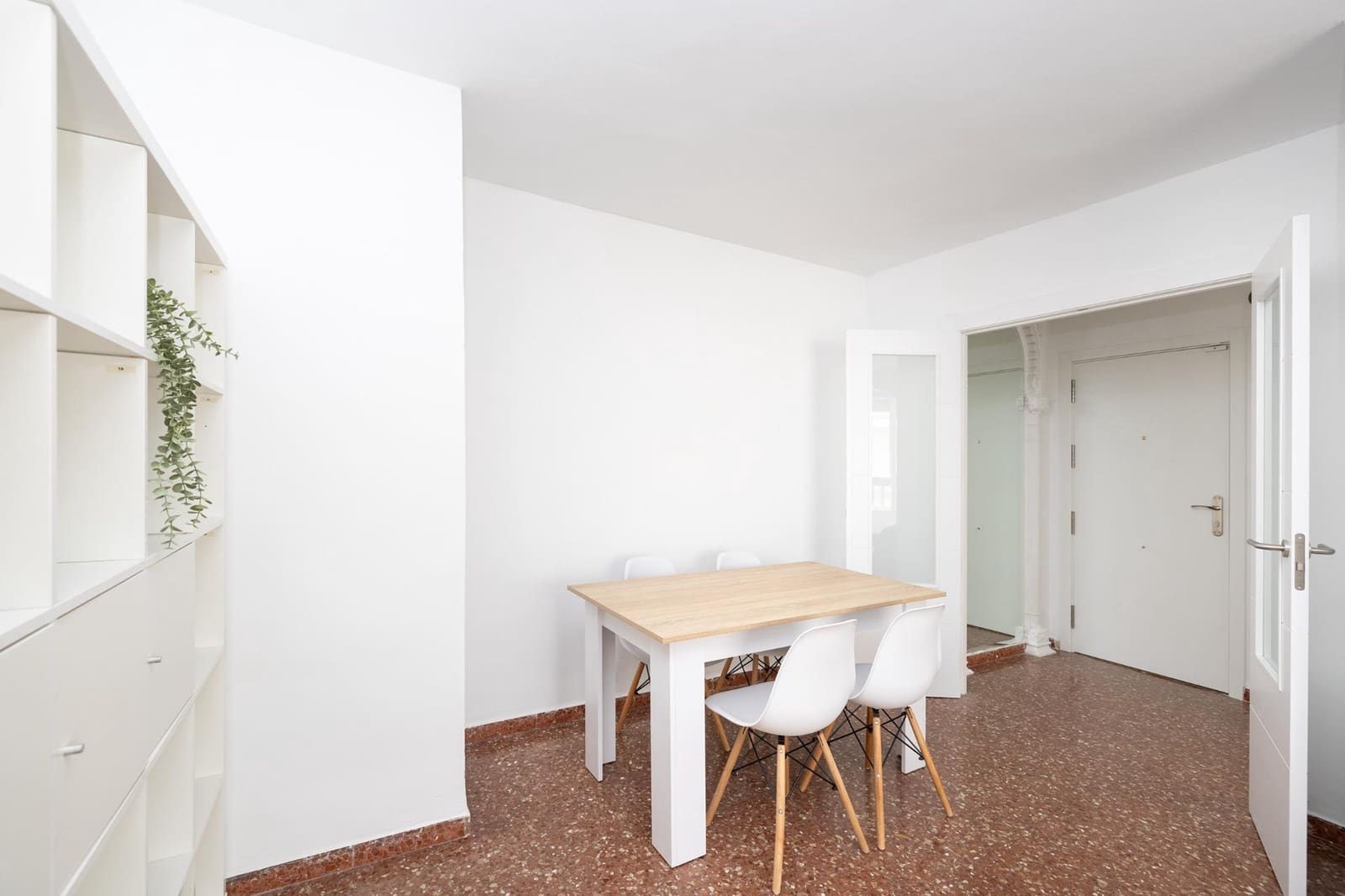 3 bedroom Flat for sale in Granada city with garage - € 130,000 (Ref: 9732066)