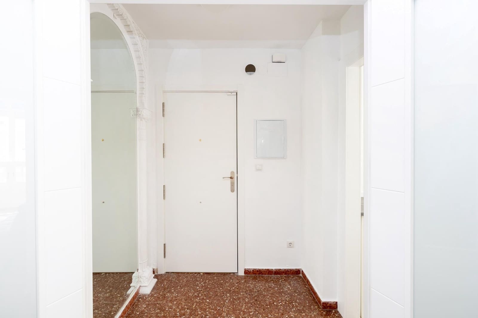 3 bedroom Flat for sale in Granada city with garage - € 130,000 (Ref: 9732066)