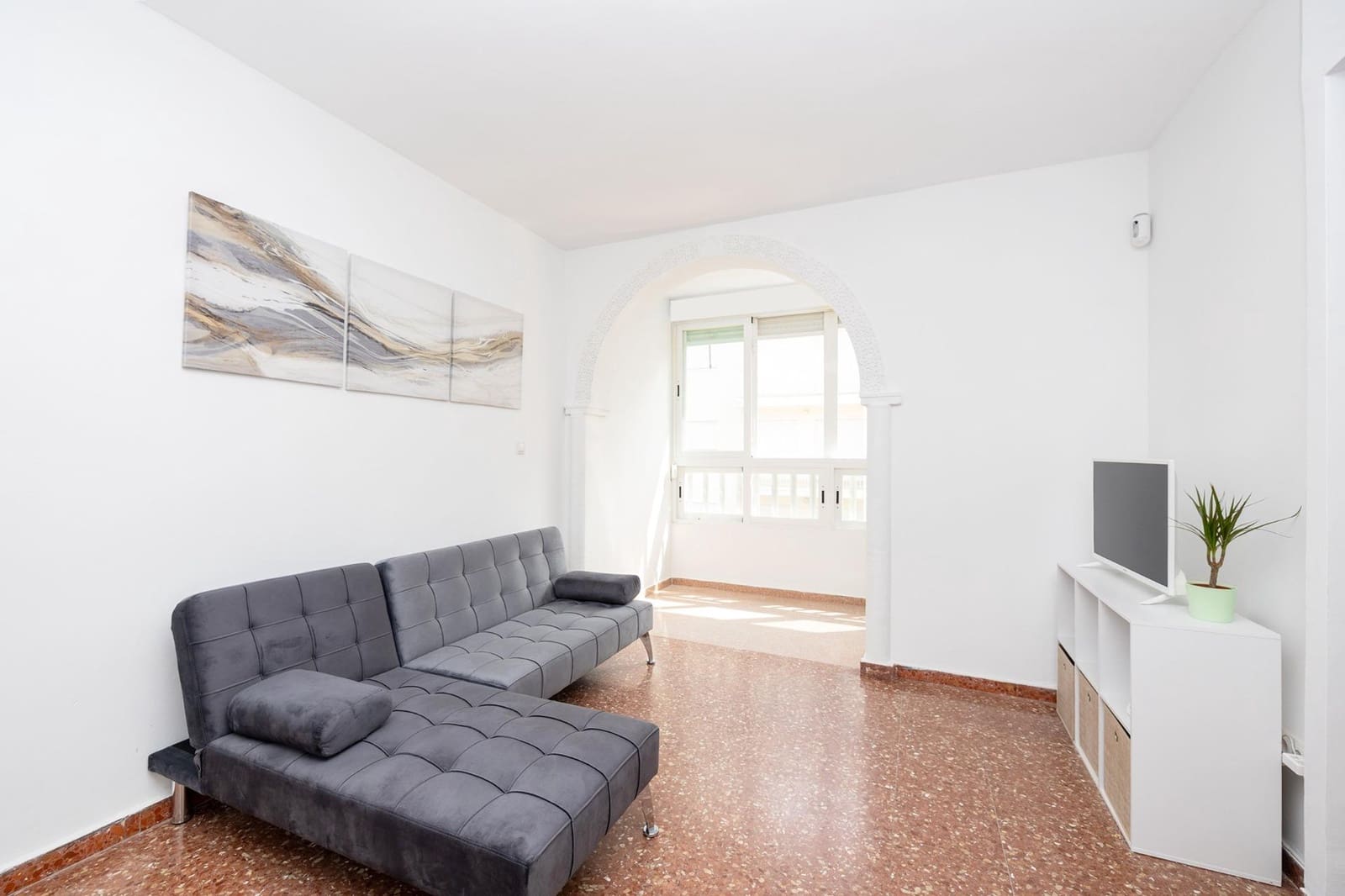 3 bedroom Flat for sale in Granada city with garage - € 130,000 (Ref: 9732066)