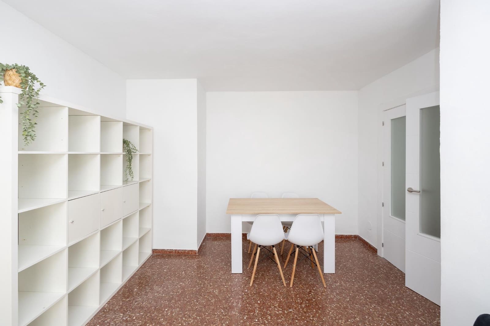 3 bedroom Flat for sale in Granada city with garage - € 130,000 (Ref: 9732066)