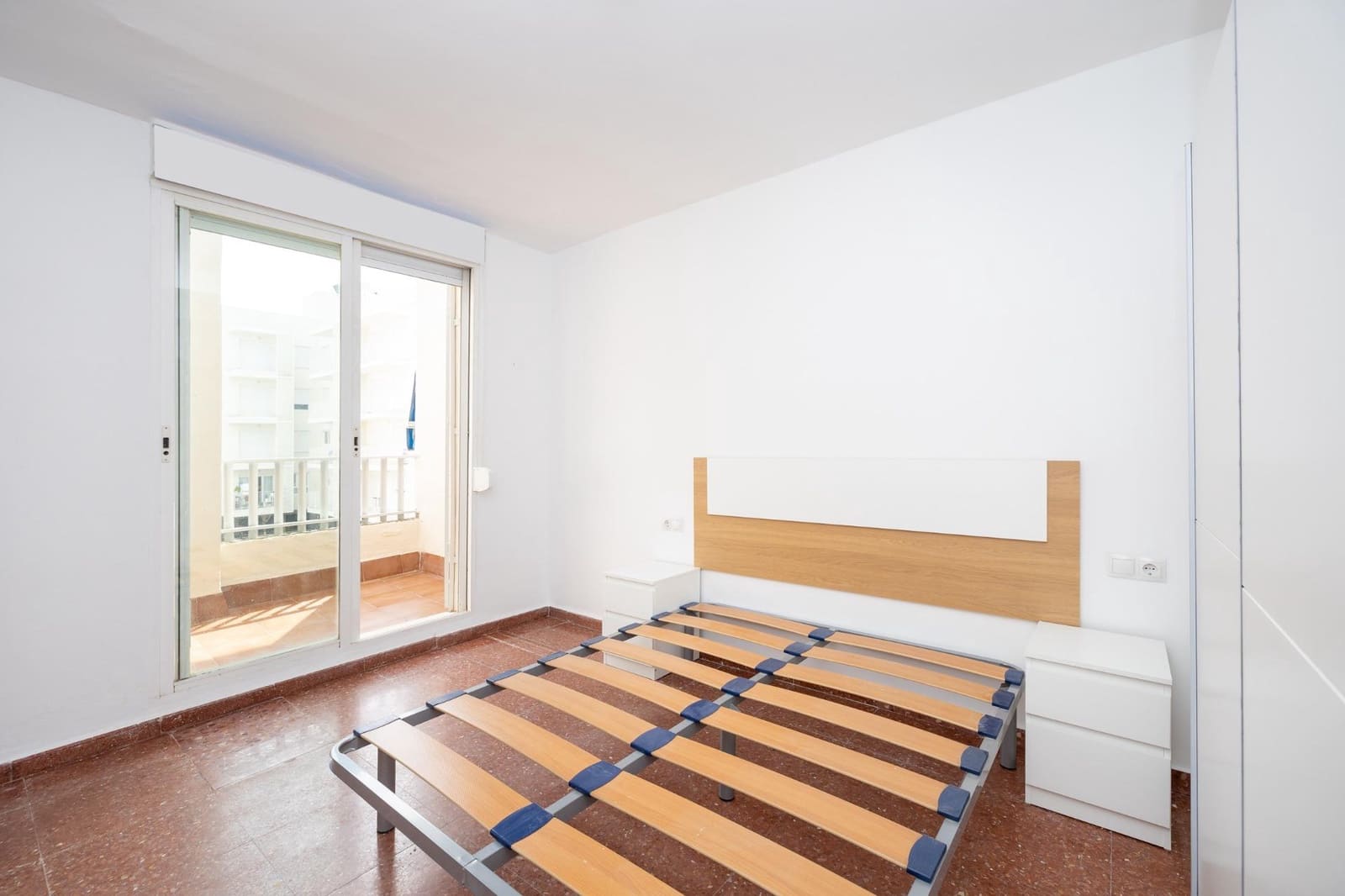 3 bedroom Flat for sale in Granada city with garage - € 130,000 (Ref: 9732066)