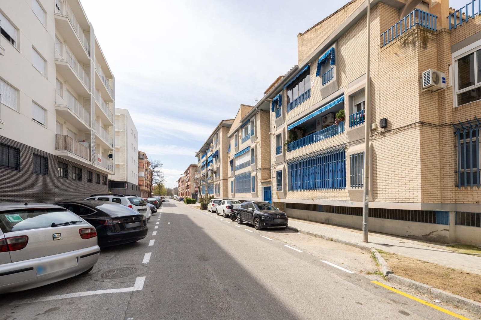 3 bedroom Flat for sale in Granada city with garage - € 130,000 (Ref: 9732066)