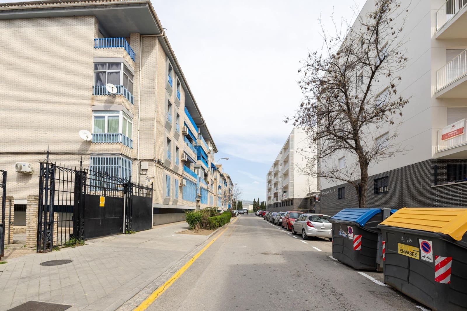 3 bedroom Flat for sale in Granada city with garage - € 130,000 (Ref: 9732066)