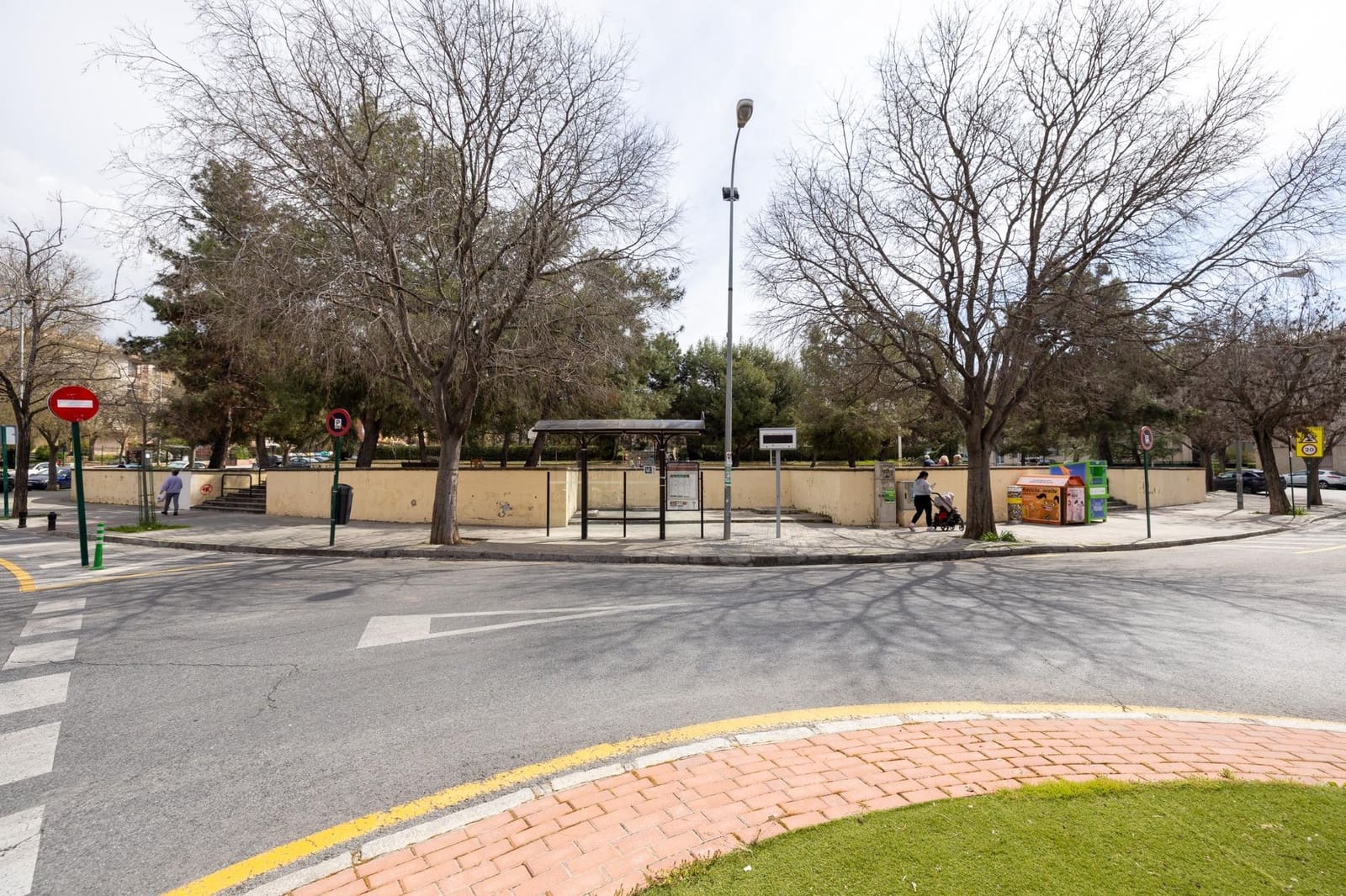 3 bedroom Flat for sale in Granada city with garage - € 130,000 (Ref: 9732066)