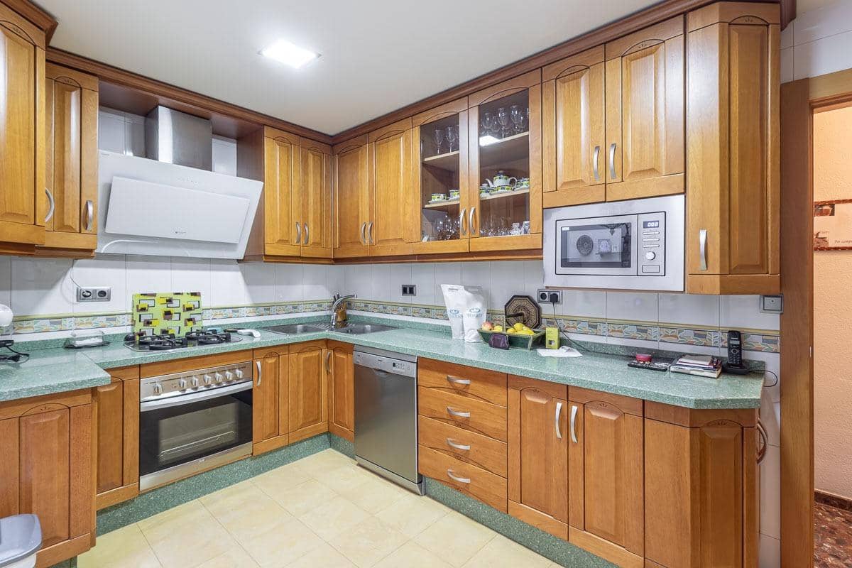 4 sypialnia Dom szeregowy na sprzedaż w Miasto Grenada z garażem - 595 000 € (Ref: 9733861)