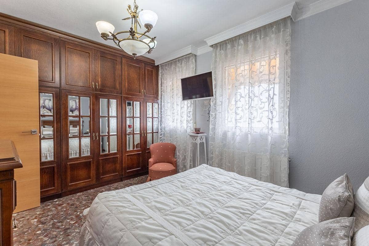 4 sypialnia Dom szeregowy na sprzedaż w Miasto Grenada z garażem - 595 000 € (Ref: 9733861)