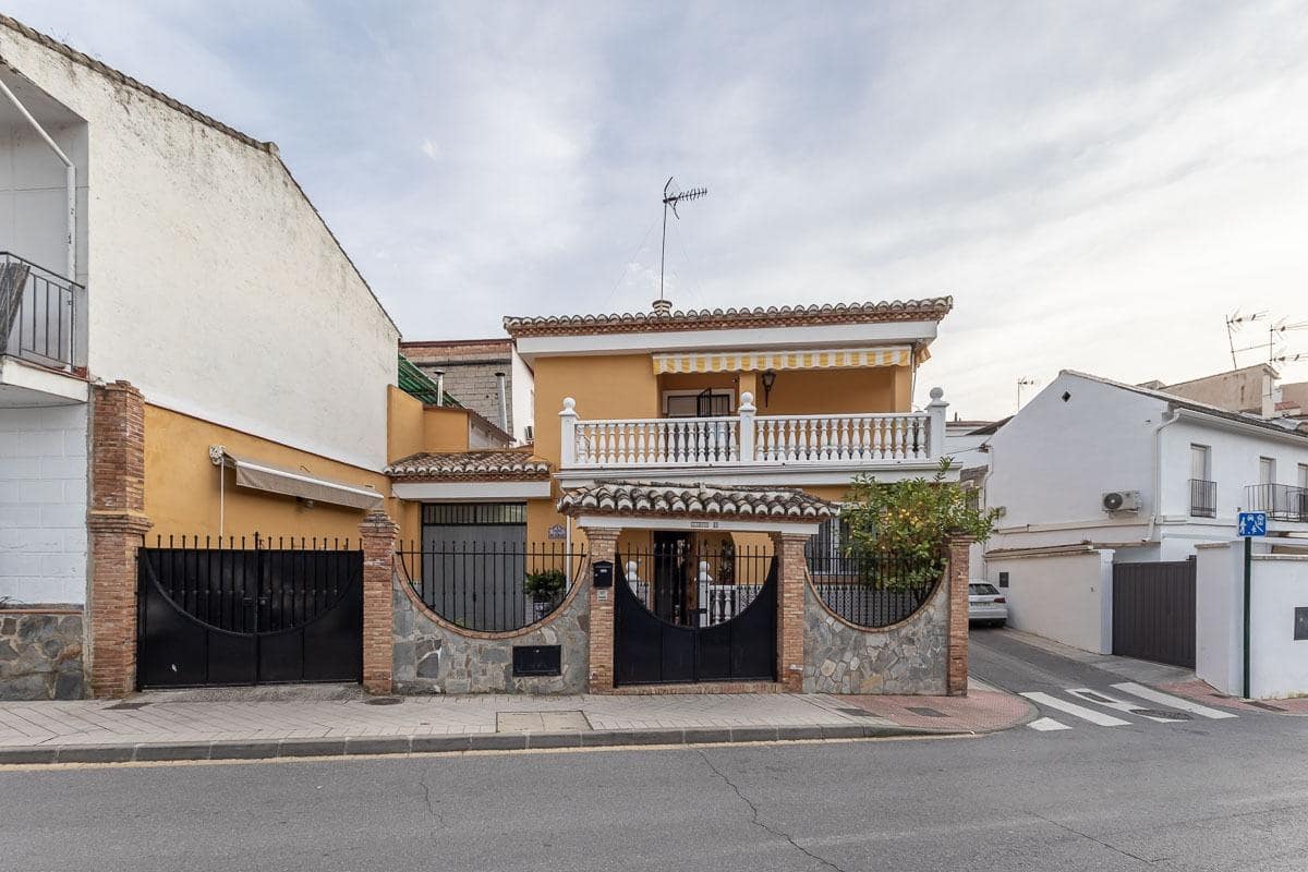 4 sypialnia Dom szeregowy na sprzedaż w Miasto Grenada z garażem - 595 000 € (Ref: 9733861)