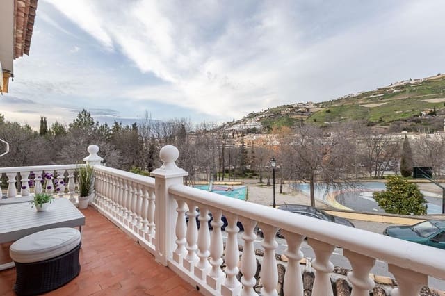 4 sypialnia Dom szeregowy na sprzedaż w Miasto Grenada z garażem - 595 000 € (Ref: 9733861)