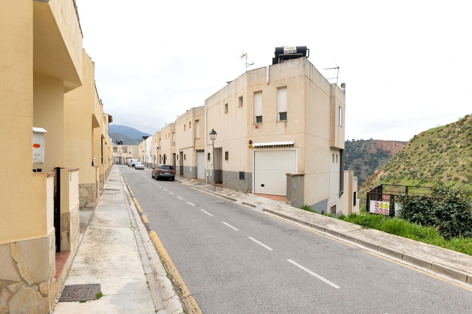 3 bedroom Terraced Villa for sale in Cenes de la Vega with garage - € 215,000 (Ref: 9735551)
