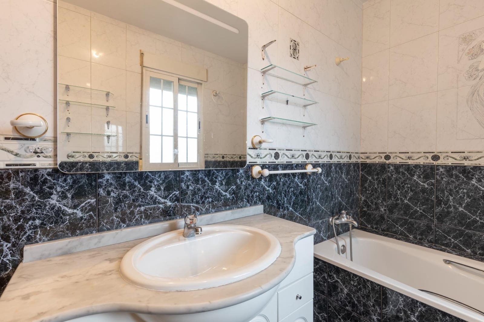 3 bedroom Terraced Villa for sale in Maracena with garage - € 279,900 (Ref: 9735552)