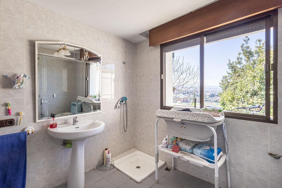 Chalet de 4 habitaciones en Monachil en venta con garaje - 315.000 € (Ref: 9738530)