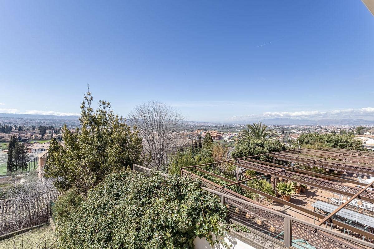 Chalet de 4 habitaciones en Monachil en venta con garaje - 315.000 € (Ref: 9738530)