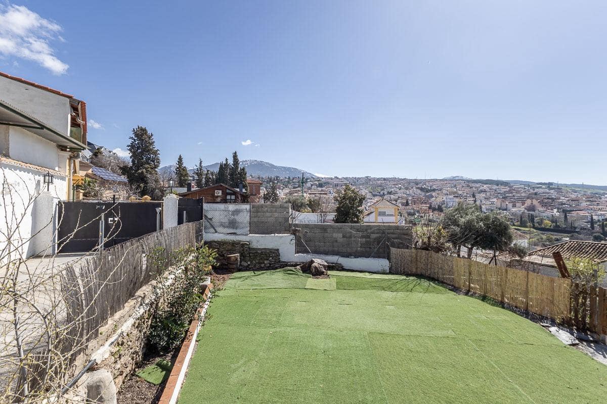 Chalet de 4 habitaciones en Monachil en venta con garaje - 315.000 € (Ref: 9738530)